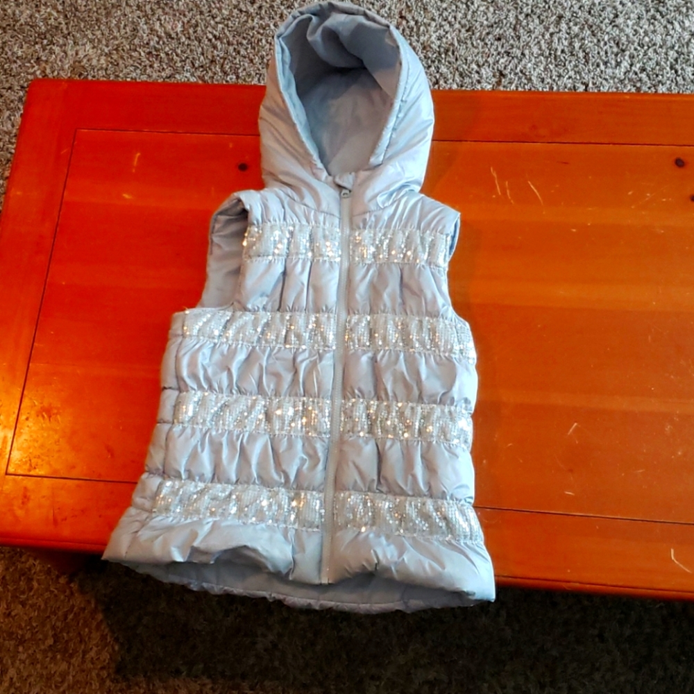 Puffer vest with hood